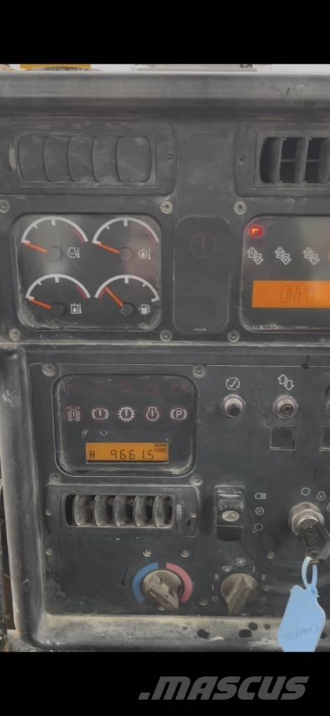 CAT D 5 N LGP بلدوزرات مجنزرة