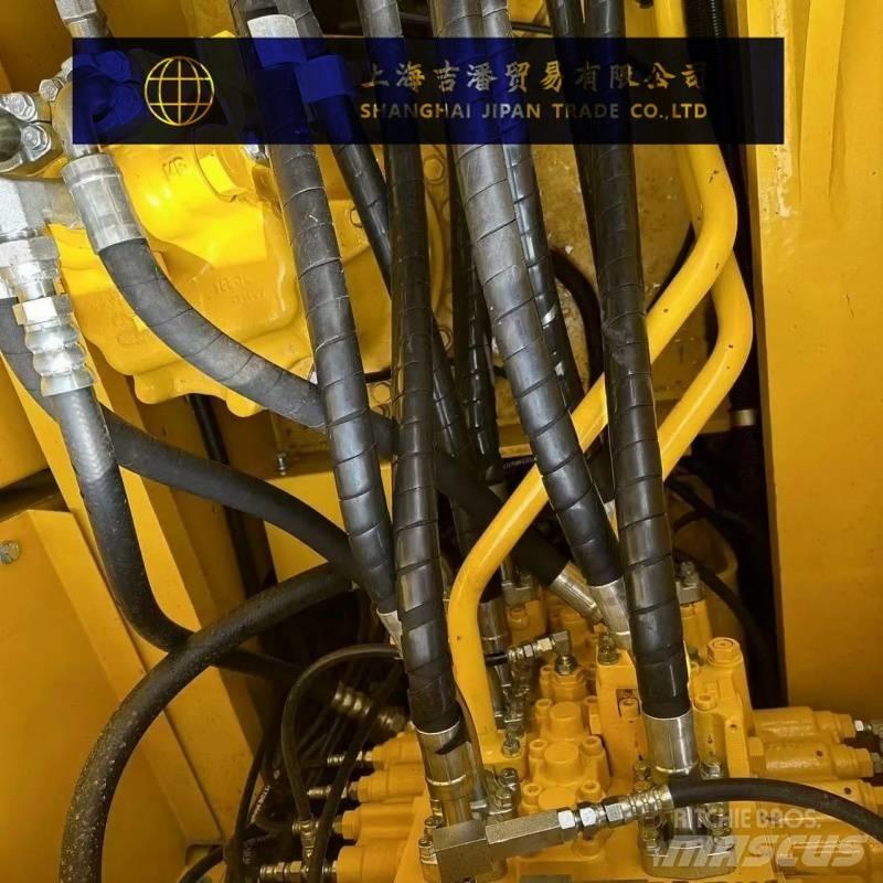 Komatsu PC 220 حفارات زحافة