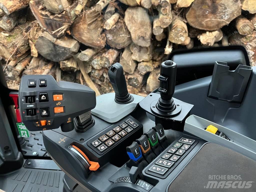 Valtra T 255 Versu الجرارات