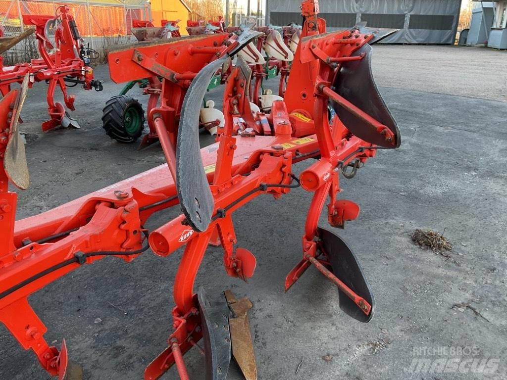 Kuhn Vari-Master 122 محاريث عكسية