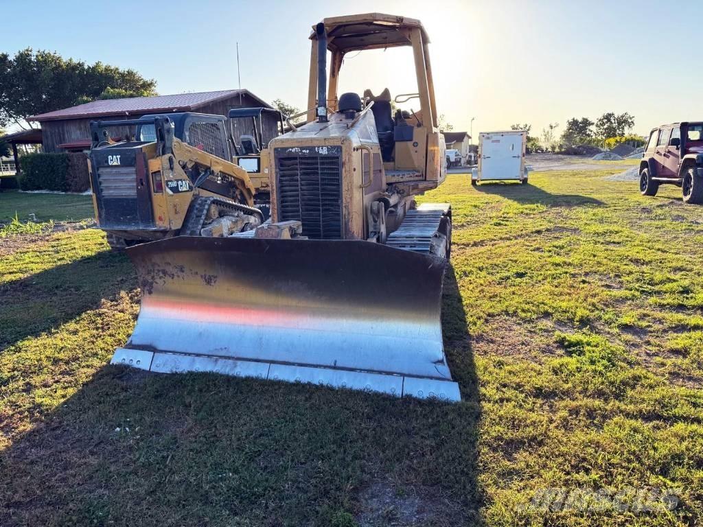 CAT D 3 G بلدوزرات مجنزرة