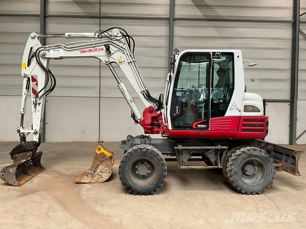 Takeuchi TB 295 W حفارات بعجل