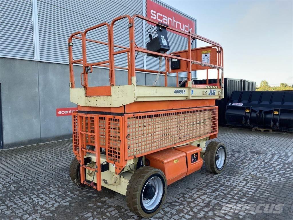 JLG 4069 رافعات مقصية الشكل