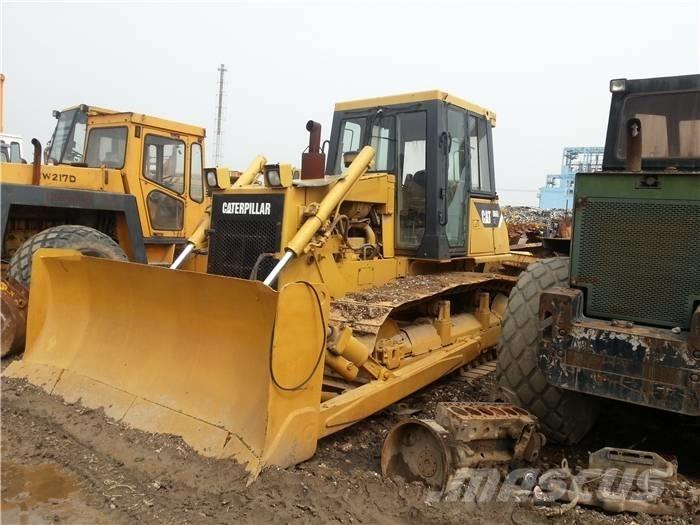 CAT D 6 G بلدوزرات مجنزرة