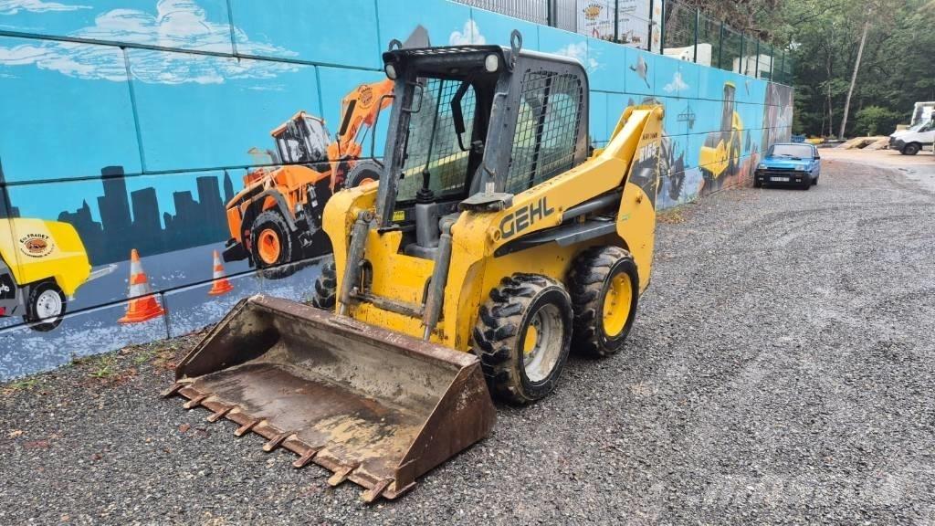 Gehl R 165 لوادر انزلاقية التوجيه