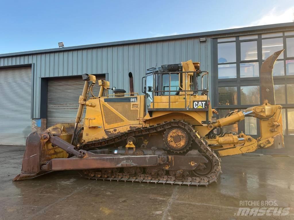 CAT D 8 T بلدوزرات مجنزرة