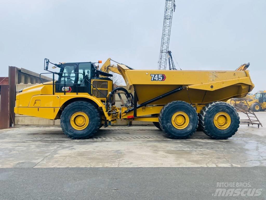 CAT 745 ساحبات مفصلية