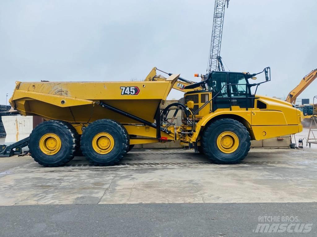 CAT 745 ساحبات مفصلية