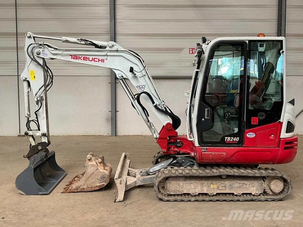 Takeuchi TB 240 حفارات صغيرة أقل من 7 طن (حفارات صغيرة)