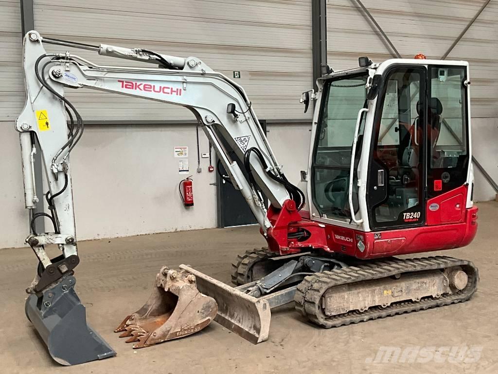 Takeuchi TB 240 حفارات صغيرة أقل من 7 طن (حفارات صغيرة)