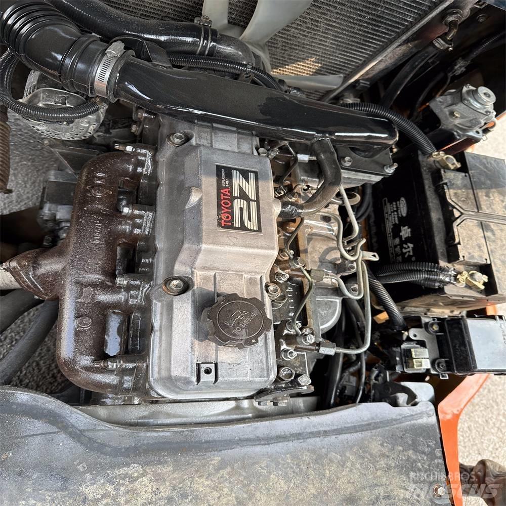 Toyota 02-7 FD F 30 شاحنات الديزل