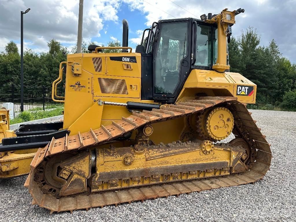 CAT D 6 N LGP بلدوزرات مجنزرة