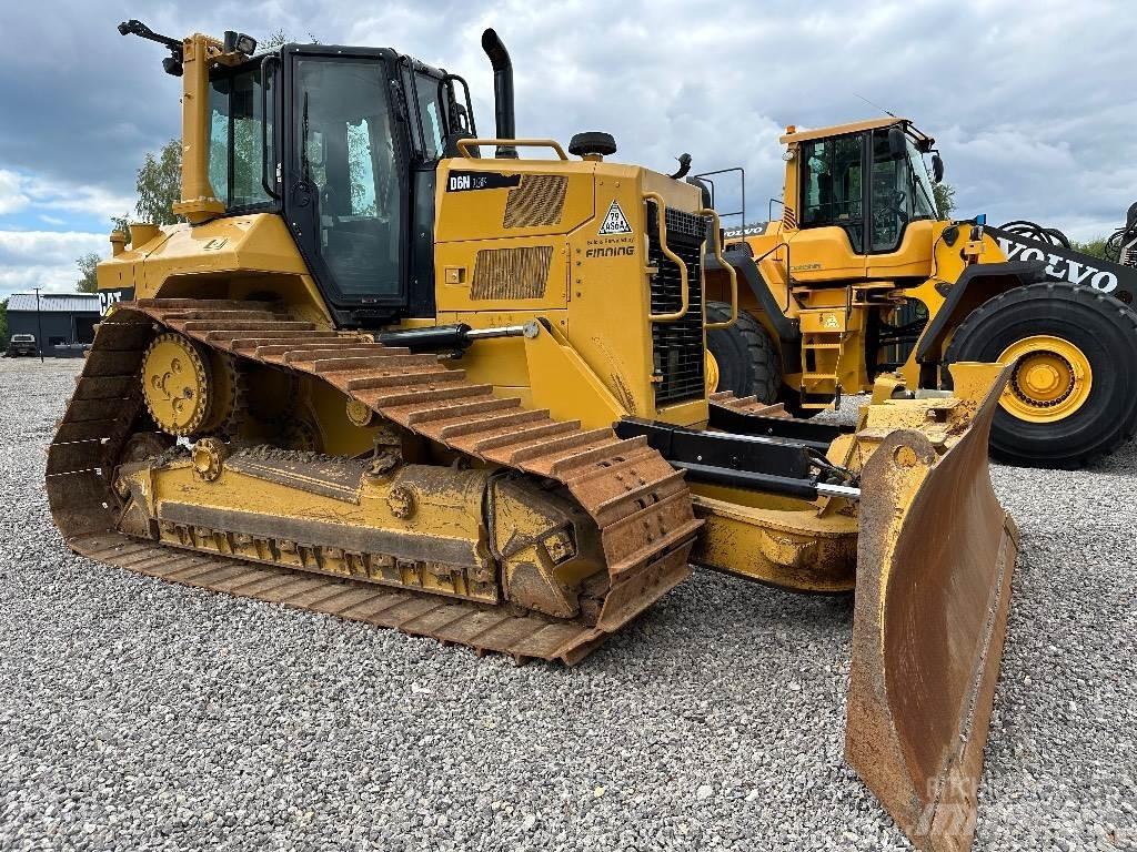 CAT D 6 N LGP بلدوزرات مجنزرة