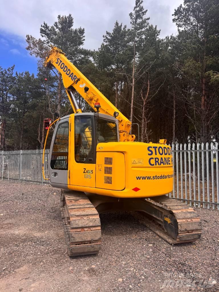 Hitachi ZX135UST رافعات مجنزرة
