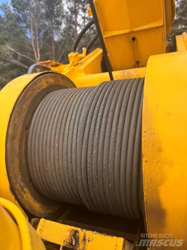 Hitachi ZX135UST رافعات مجنزرة