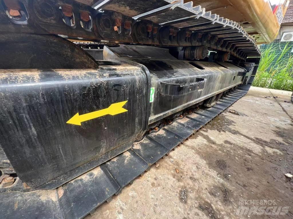 CAT 320 D حفارات زحافة