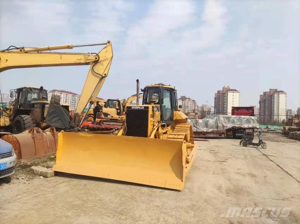CAT D 6 M بلدوزرات مجنزرة