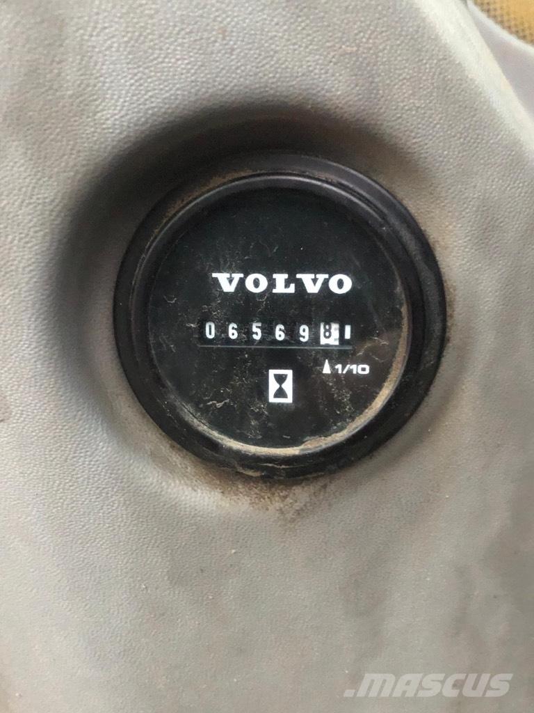Volvo ECR 235 E حفارات زحافة