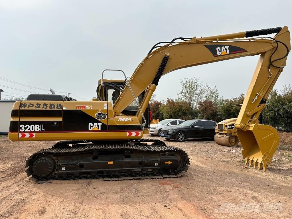 CAT 320B حفارات زحافة