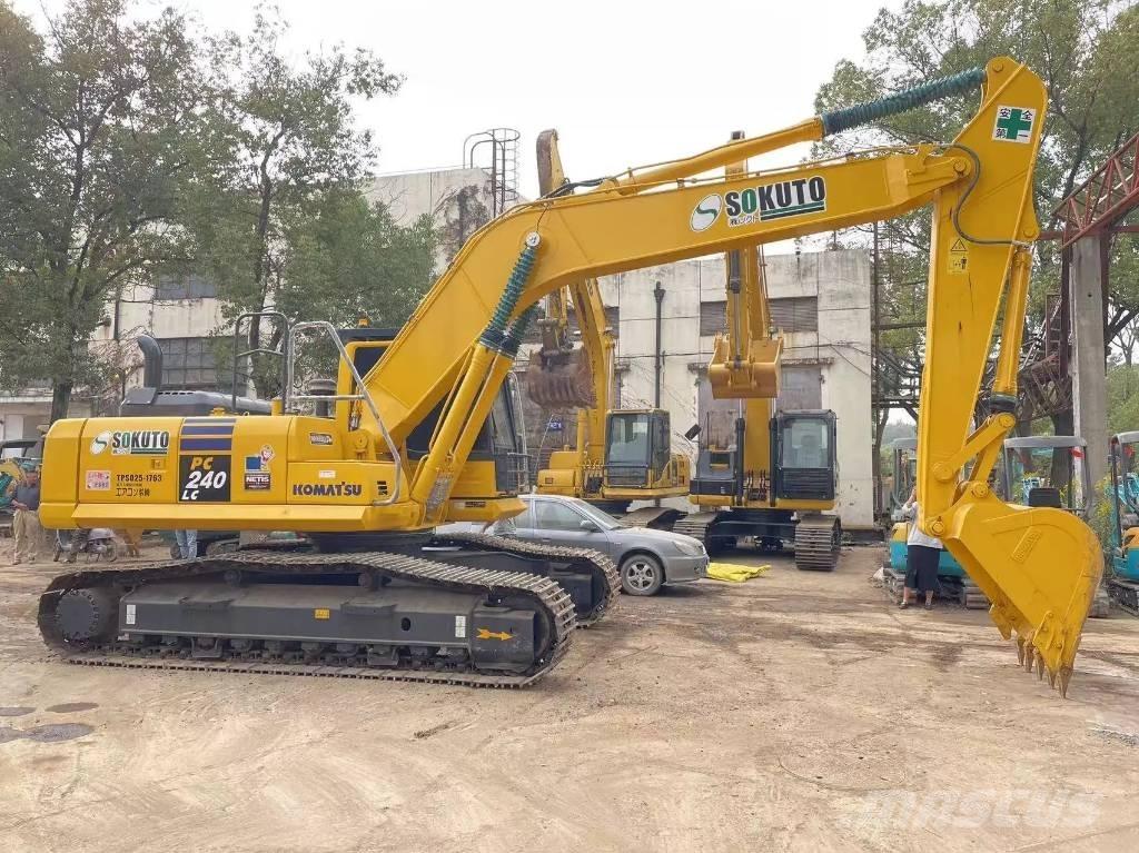 Komatsu PC240-8 حفارات زحافة
