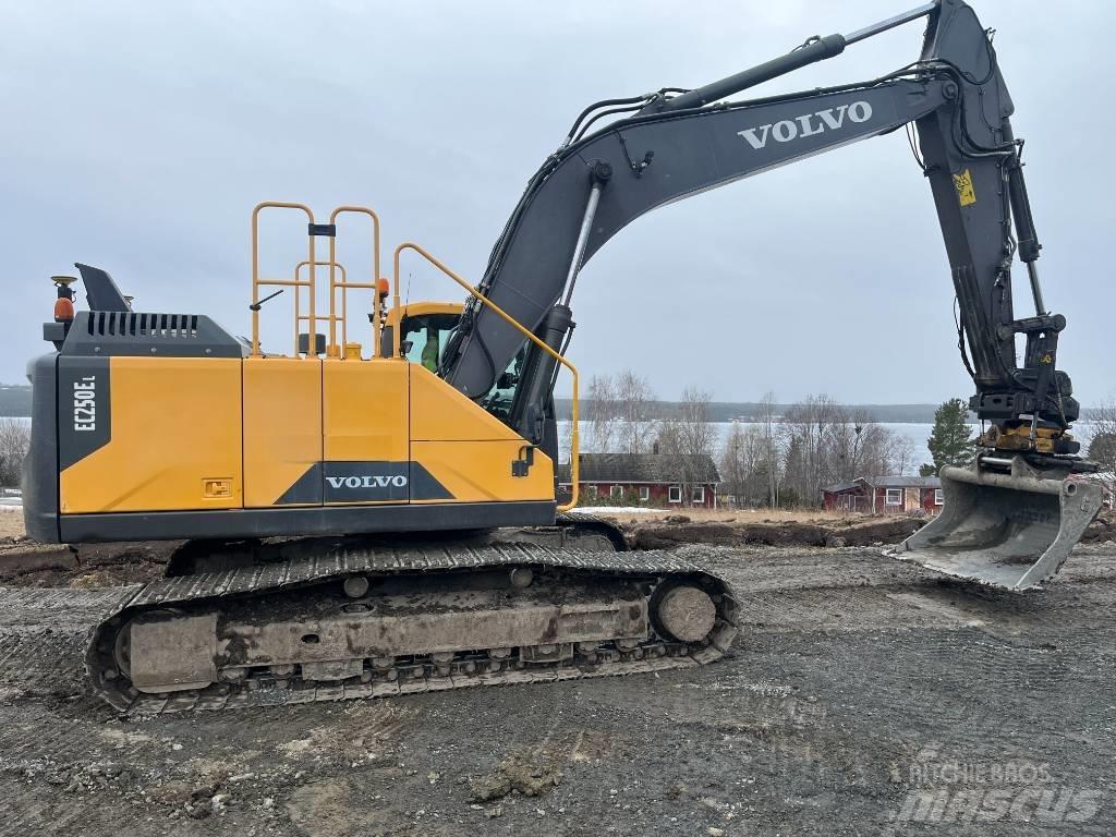 Volvo EC 250 EL حفارات زحافة