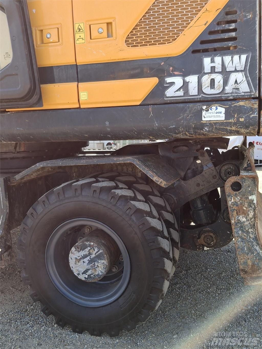 Hyundai HW 210 A حفارات بعجل