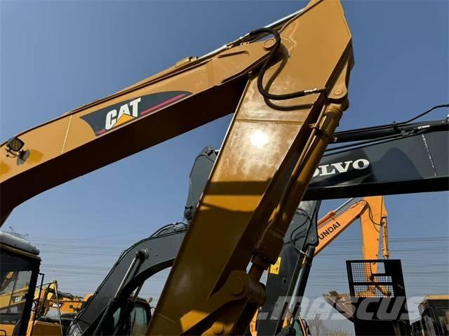CAT 320 B L حفارات زحافة