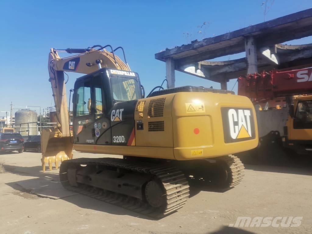 CAT 320 D حفارات زحافة