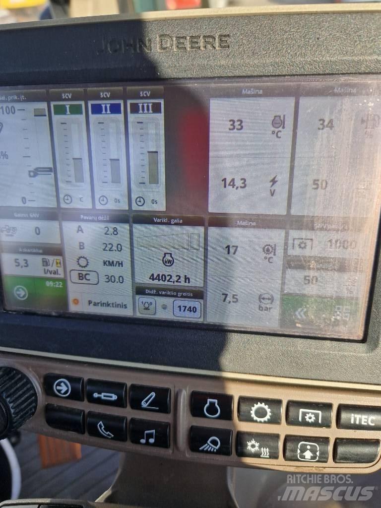 John Deere 6215 R الجرارات