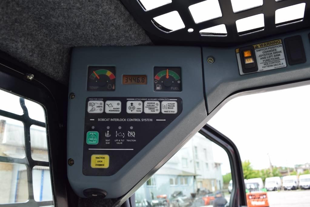 Bobcat S 250 لوادر انزلاقية التوجيه