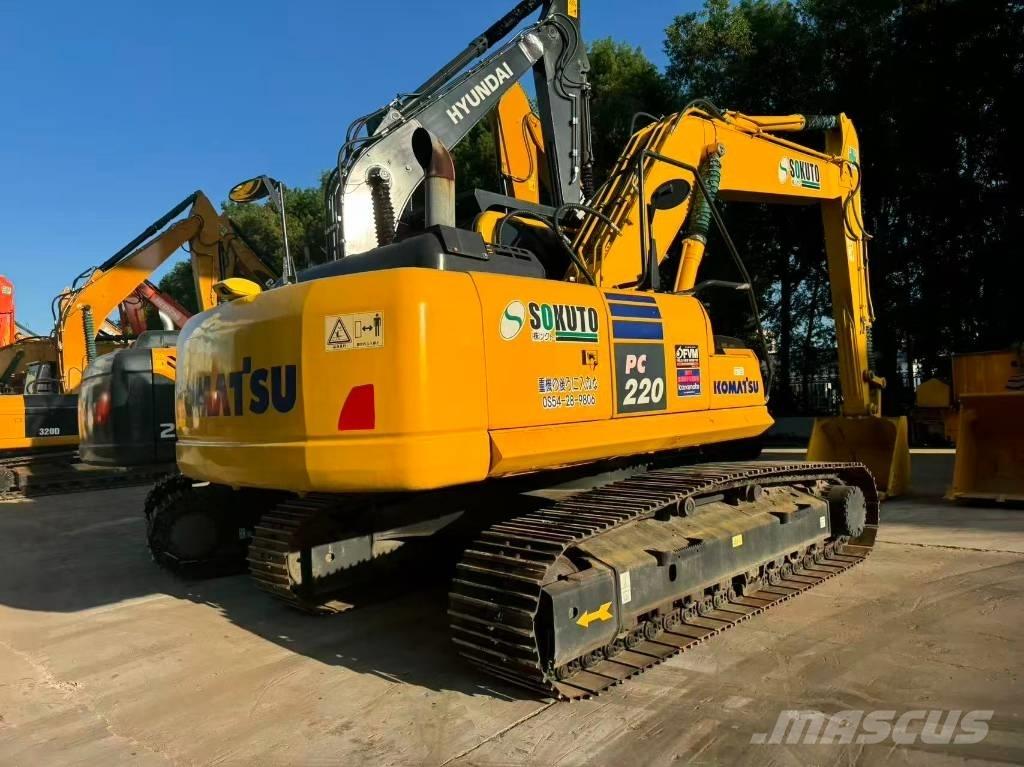 Komatsu PC 220-8 حفارات وسط 7 طن - 12 طن