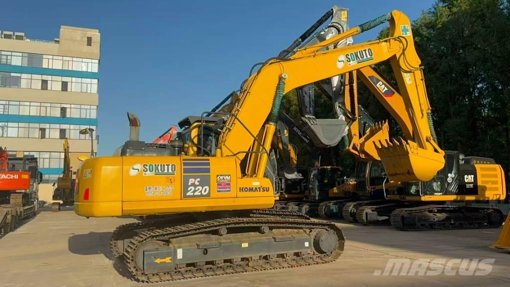 Komatsu PC 220-8 حفارات وسط 7 طن - 12 طن