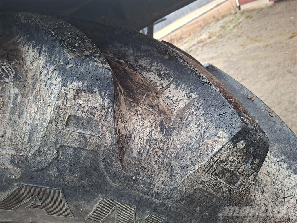 Valtra T154 Versu الجرارات