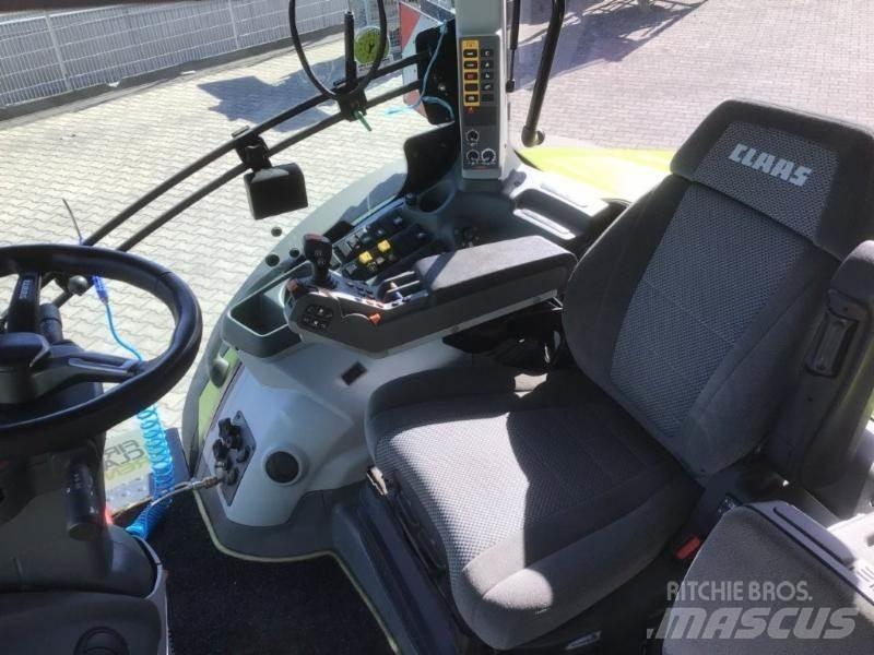 CLAAS AXION 850 الجرارات
