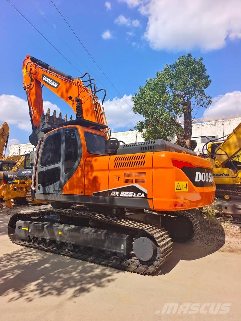 Doosan DX 225LCA حفارات زحافة