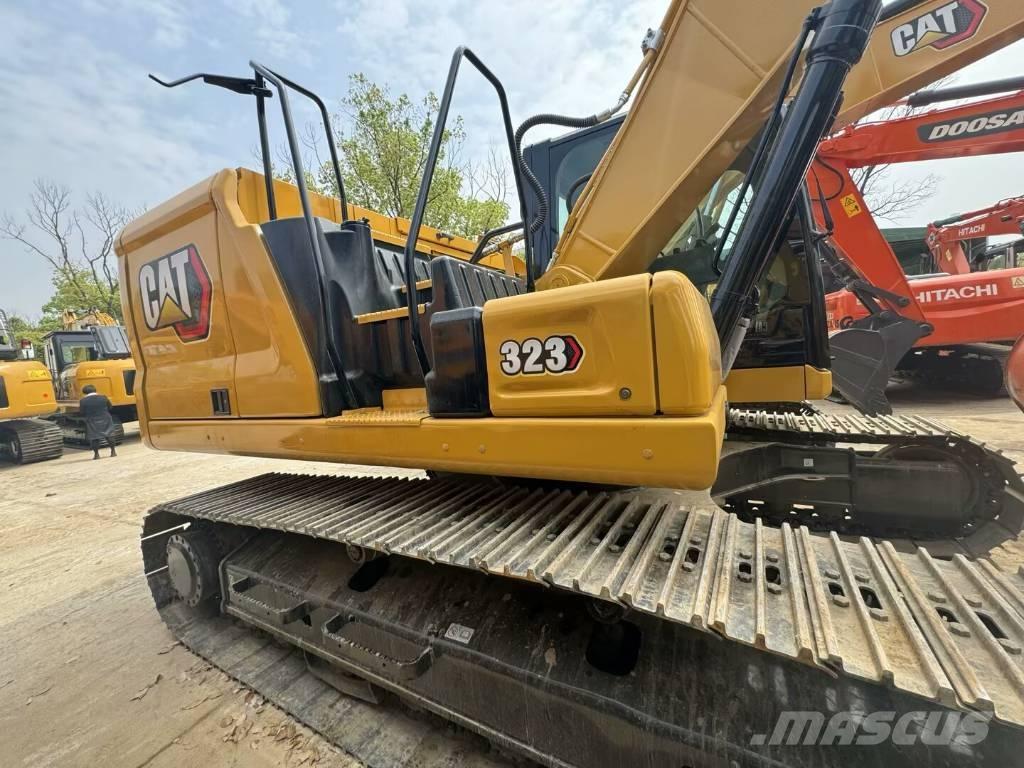 CAT 323 GC حفارات زحافة