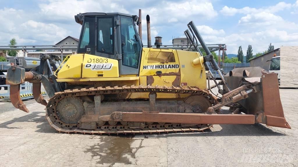 New Holland D 180 بلدوزرات مجنزرة