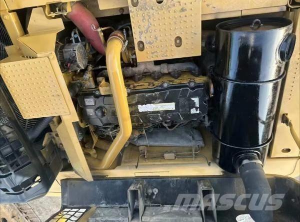CAT 330 D حفارات زحافة