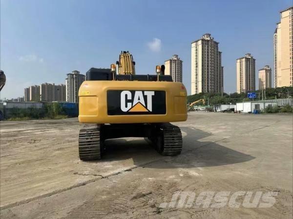CAT 330 D حفارات زحافة