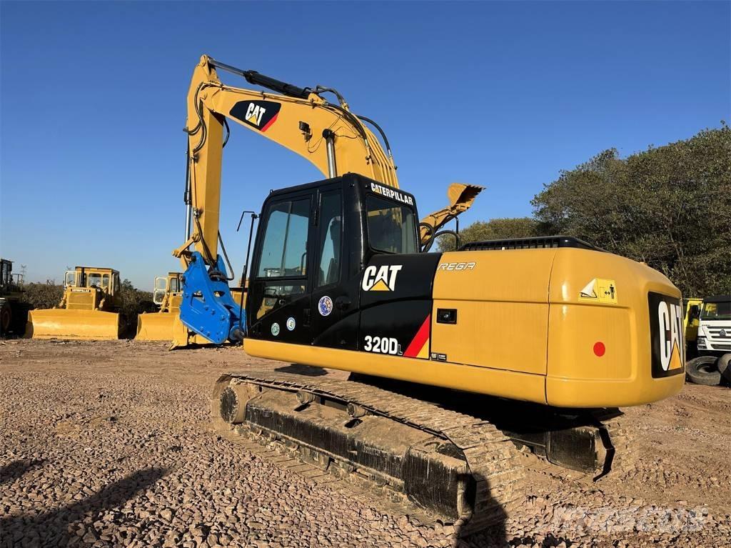 CAT 320 D L حفارات زحافة