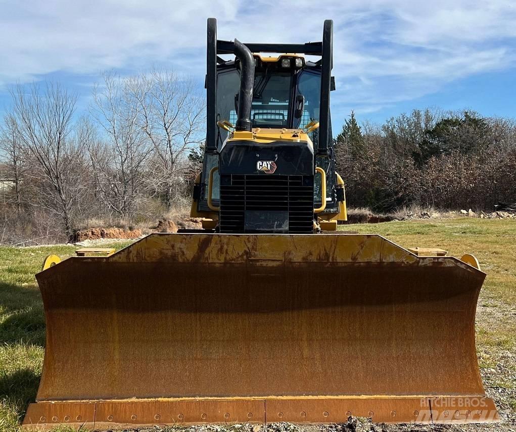 CAT D 4 بلدوزرات مجنزرة