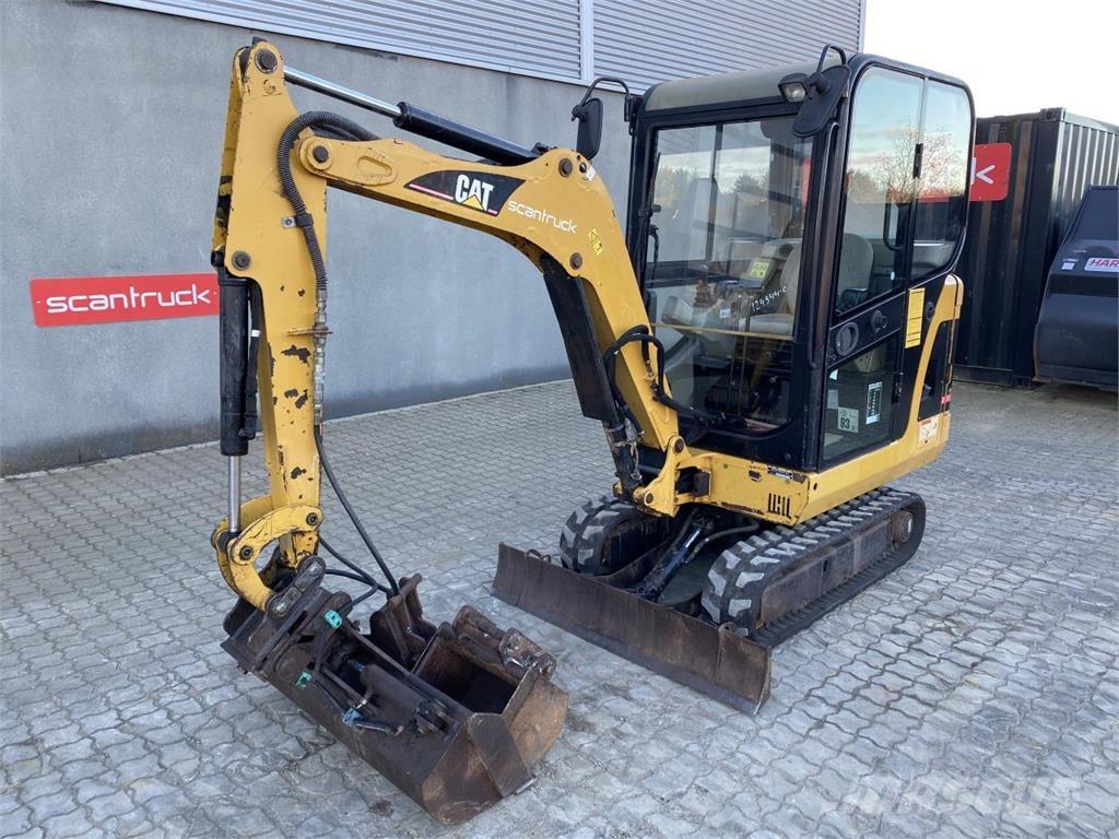 CAT 301.8C حفارات بعجل