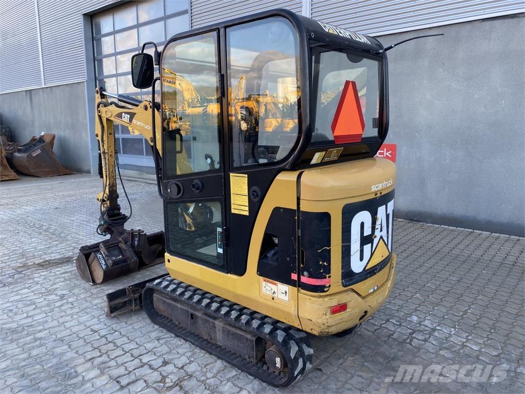 CAT 301.8C حفارات بعجل