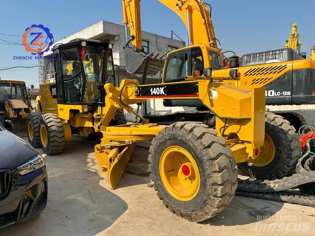 CAT 140 K معدات تمهيد الطرق