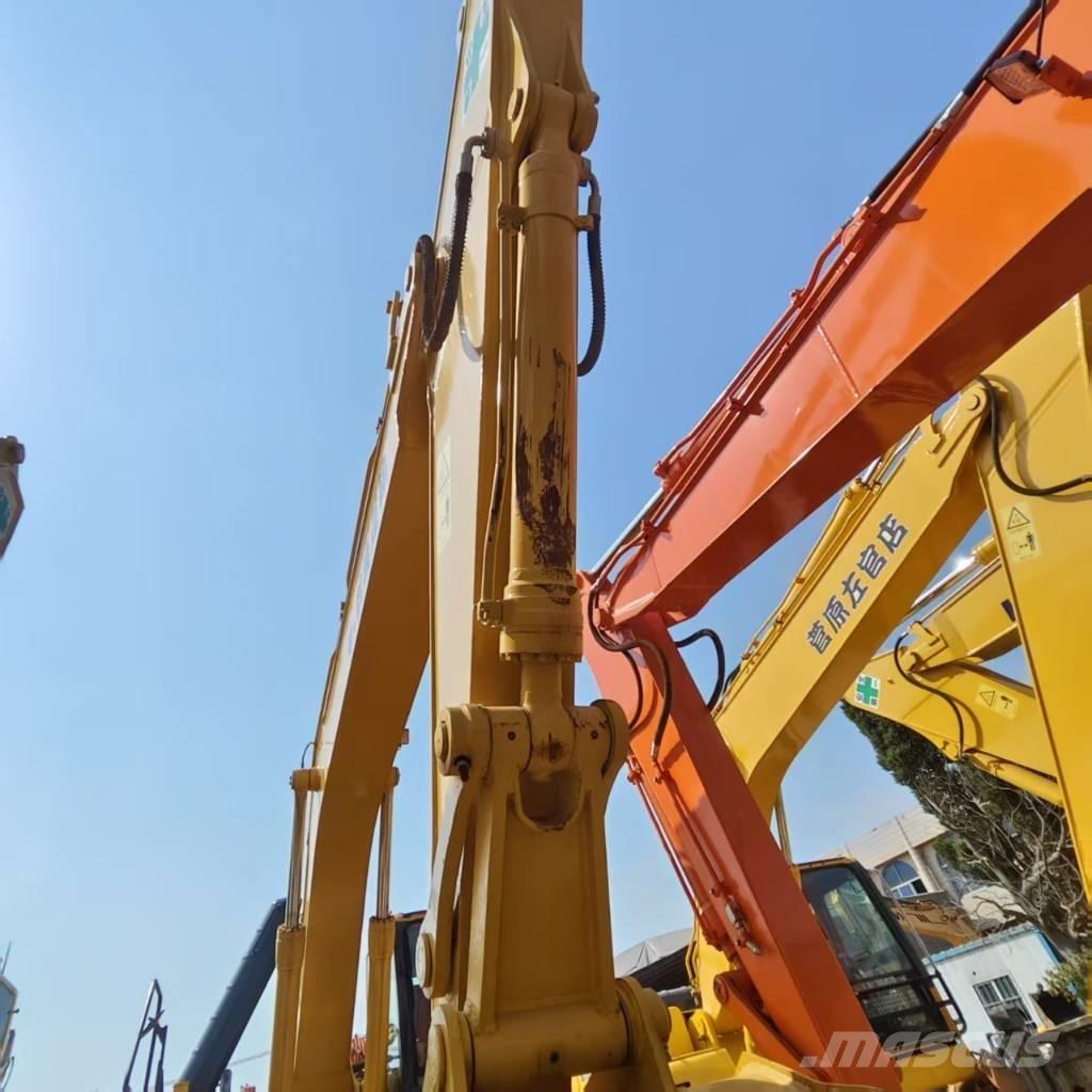 Komatsu PC 220 حفارات زحافة