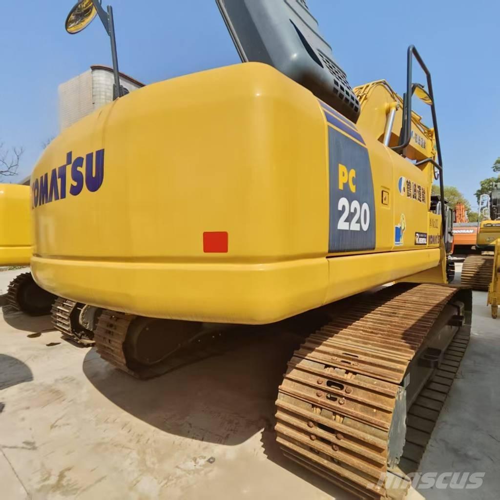 Komatsu PC 220 حفارات زحافة