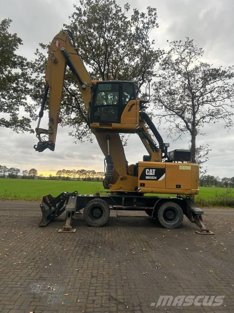 CAT MH 3024 مناولات المخلفات / مناولات صناعية