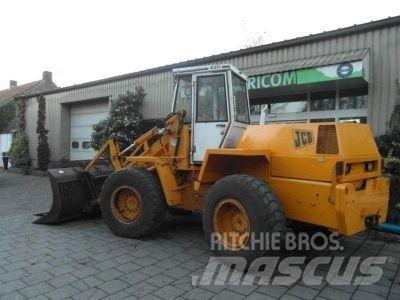 JCB 420 لوادر بعجل