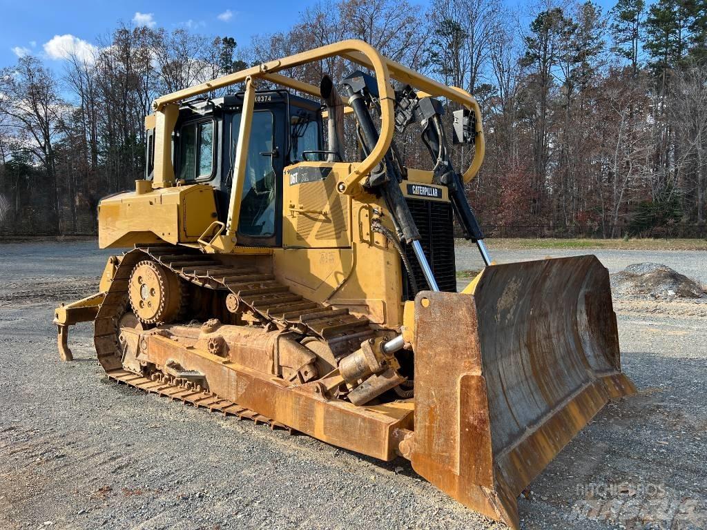 CAT D 6 T XL بلدوزرات مجنزرة