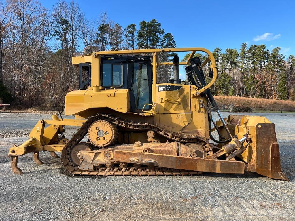 CAT D 6 T XL بلدوزرات مجنزرة